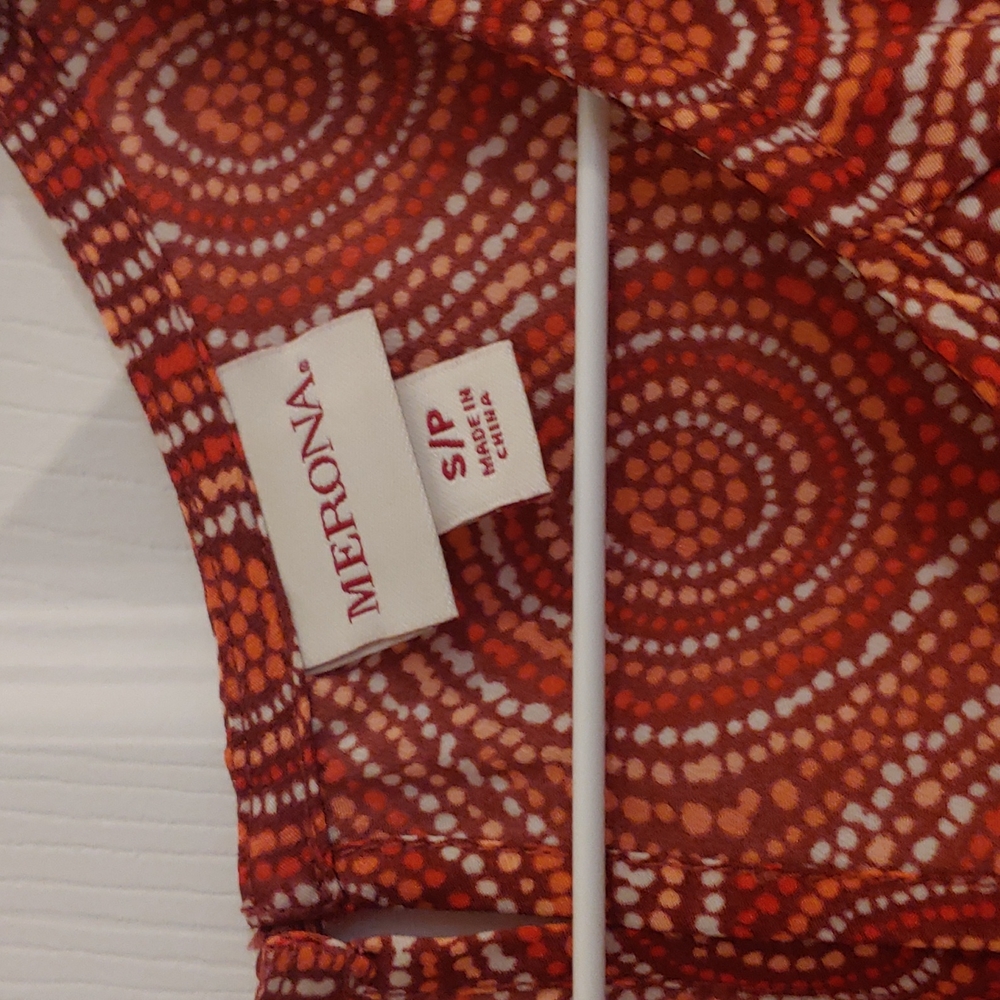 Patterned Blouse. - Picture 2 of 3